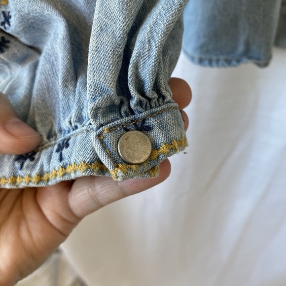 Driftwood Chambray Blouse Womens S Blue Floral Embroidered Long Sleeve Boho - Picture 4 of 11